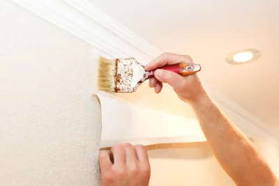 Pose de papier peint à Fontaines-d'Ozillac — revêtements muraux et toiles de verre